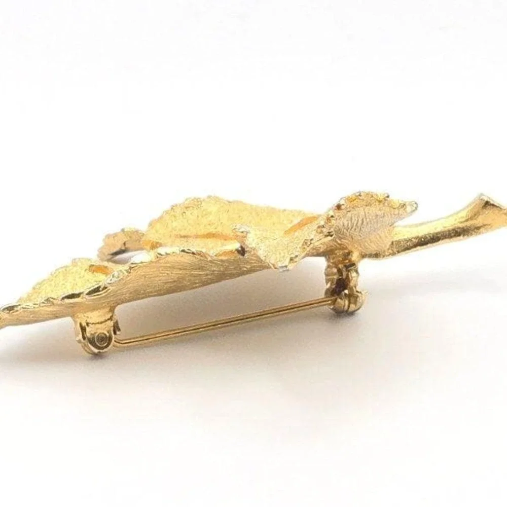 BSK Gold Tone Leaf‎ Pin Brooch Textured Vintage Autumn Fall Nature
